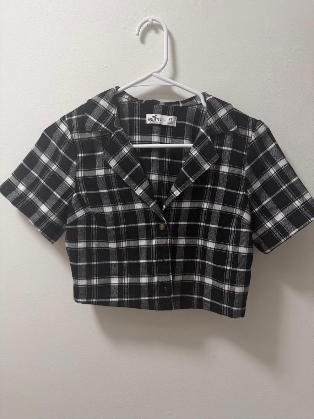 Hollister Black & White Plaid Cropped Button-Up Top